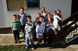 Maja Kovačević sa suprugom i 11 dece